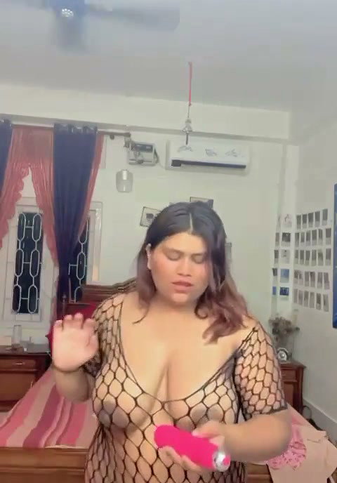 Sexy fatty bhabhi showing  using pink dilo