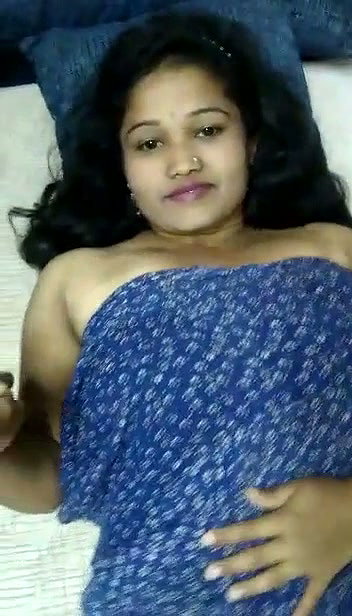 Sexy aunty showing her nude body