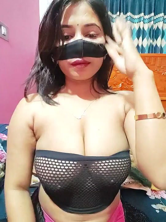 NISHI showing her boobs on live