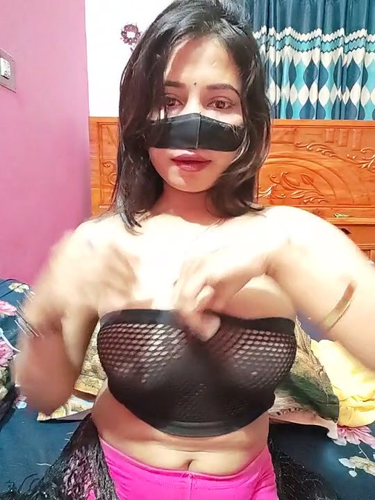 NISHI showing her boobs on live