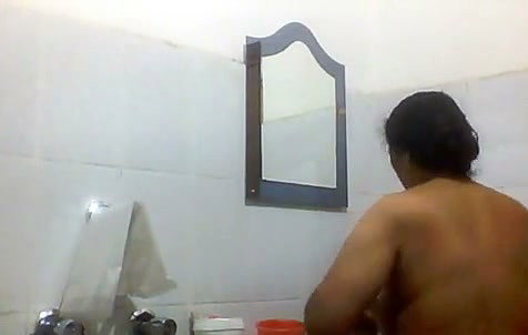 Mature aunty going to take bath