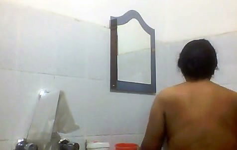 Mature aunty going to take bath