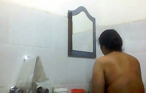Mature aunty going to take bath