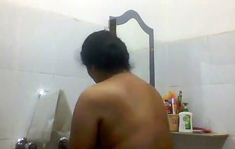 Mature aunty going to take bath