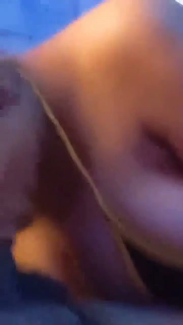 Big boobs babe giving deepthroat
