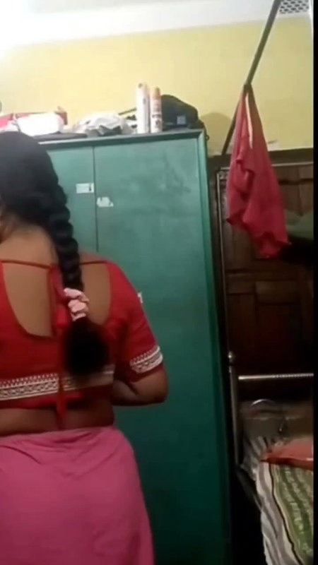 Aunty Changing her dress and show her nude body