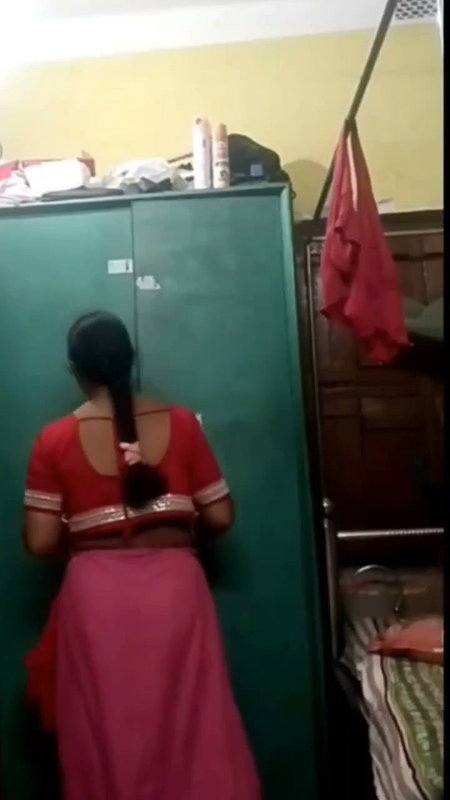 Aunty Changing her dress and show her nude body