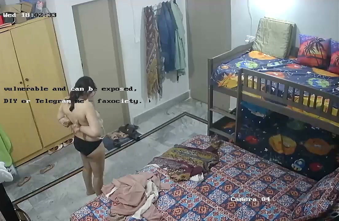 Sexy bhabhi Changing cloth
