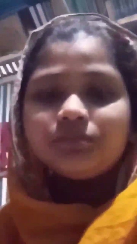 Muslim aunty showing her pussy