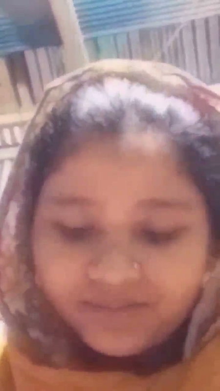 Muslim aunty showing her pussy