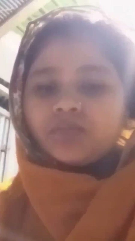 Muslim aunty showing her pussy