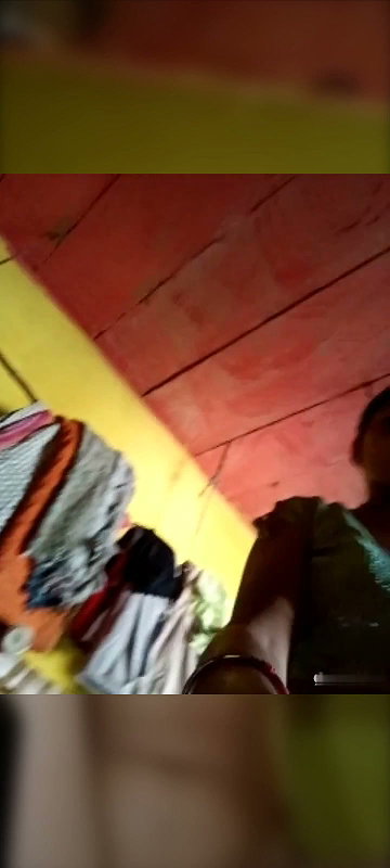 Village Bhabhi showing pusssy