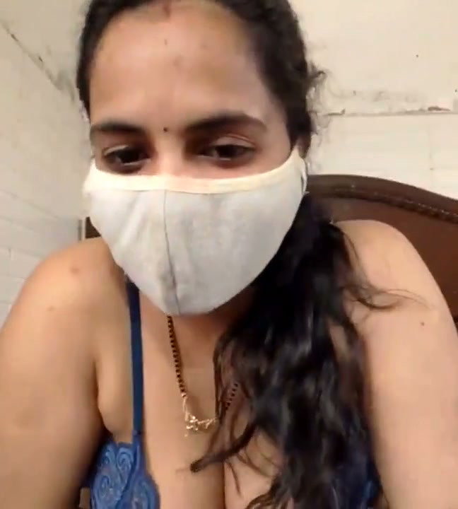 Marathi aunty showing her ass