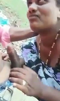 Tamil bhabhi giving Blowjob in jungle area