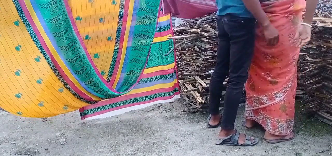 bhabhi fuck hard with devar outside the house corner