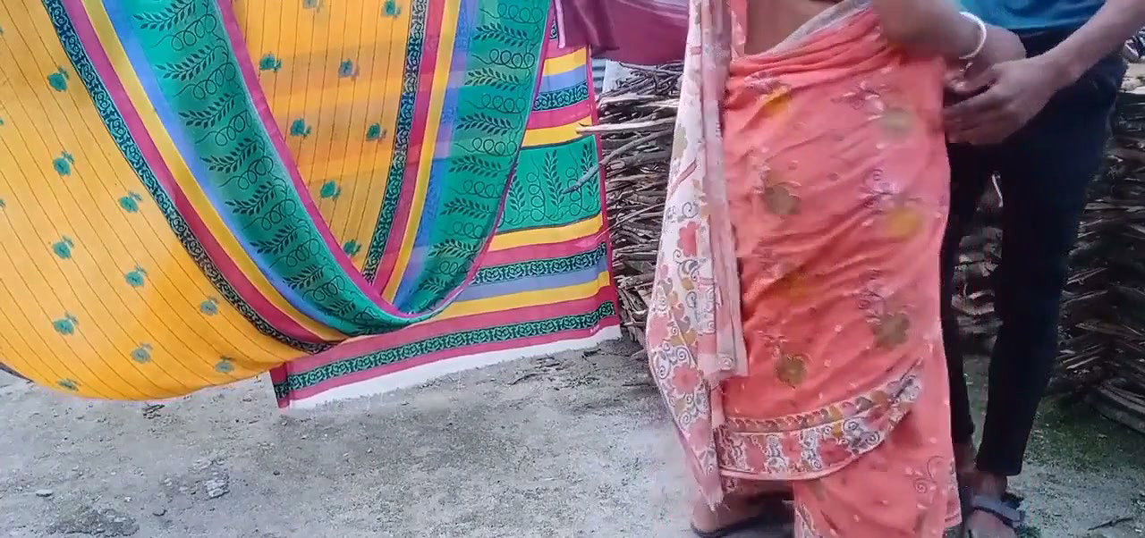 bhabhi fuck hard with devar outside the house corner