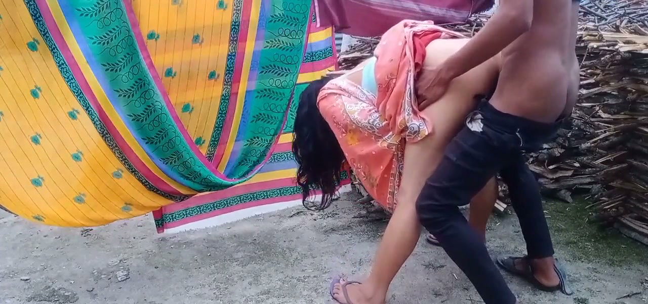 bhabhi fuck hard with devar outside the house corner