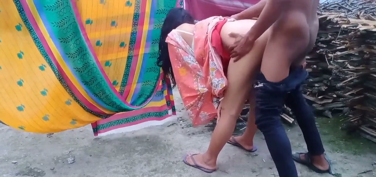 bhabhi fuck hard with devar outside the house corner