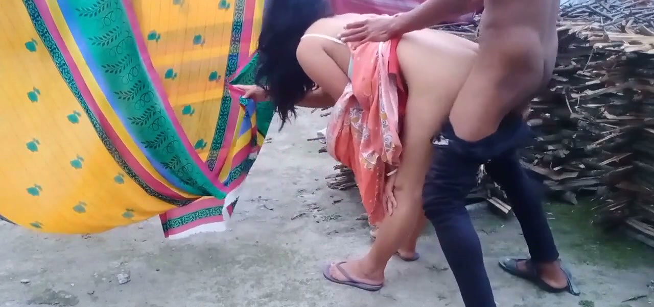 bhabhi fuck hard with devar outside the house corner