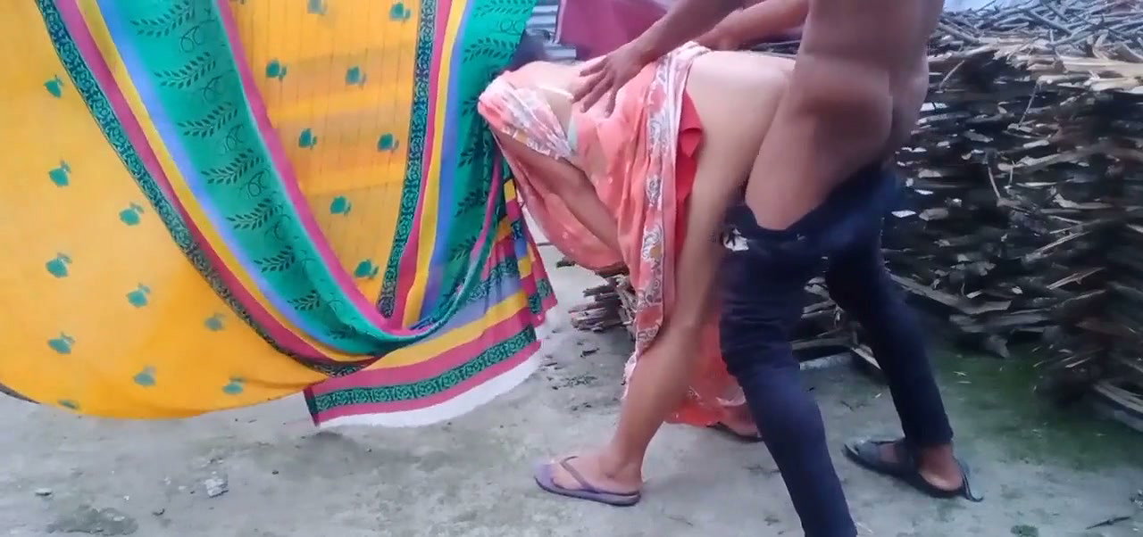 bhabhi fuck hard with devar outside the house corner