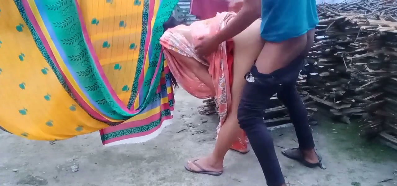 bhabhi fuck hard with devar outside the house corner
