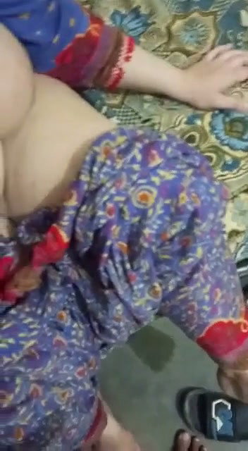 Fatty aunty show her pussy