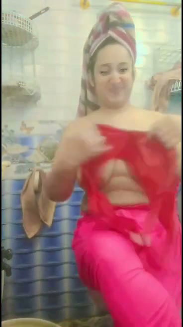 Bhabhi showing her boobs to lover