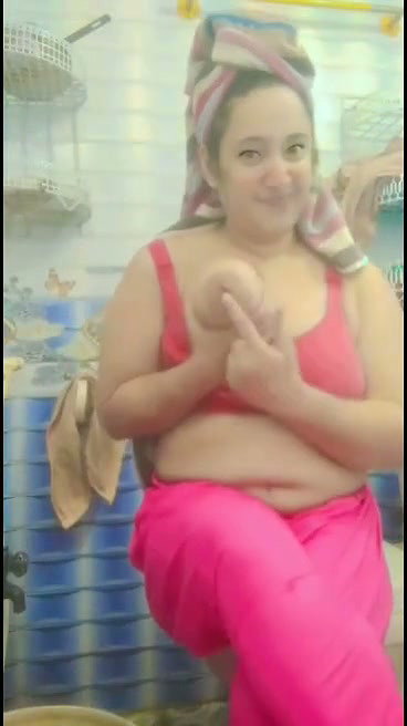 Bhabhi showing her boobs to lover