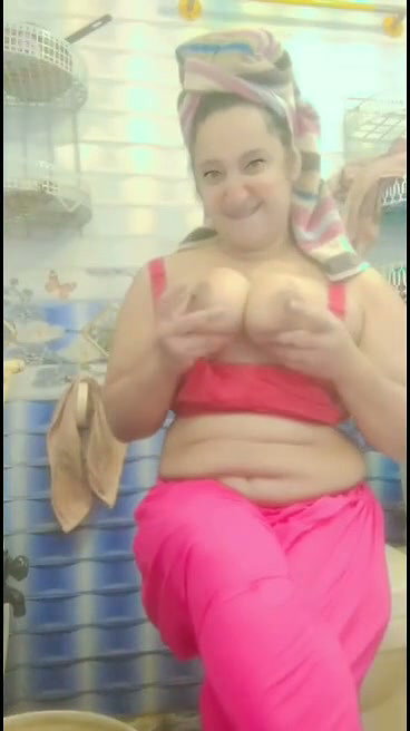 Bhabhi showing her boobs to lover
