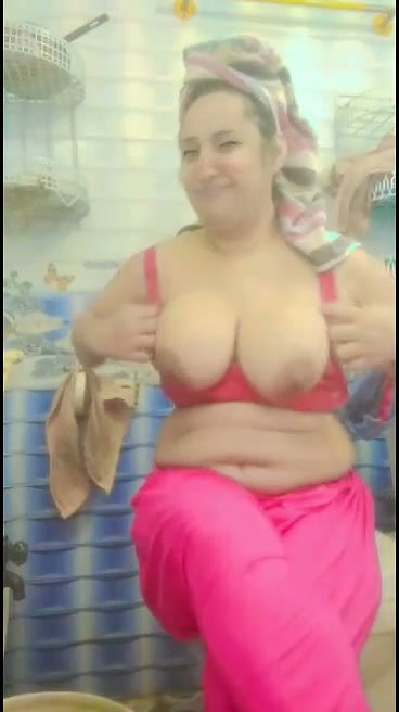 Bhabhi showing her boobs to lover