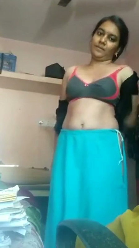 Bhabhi saree undress  wear
