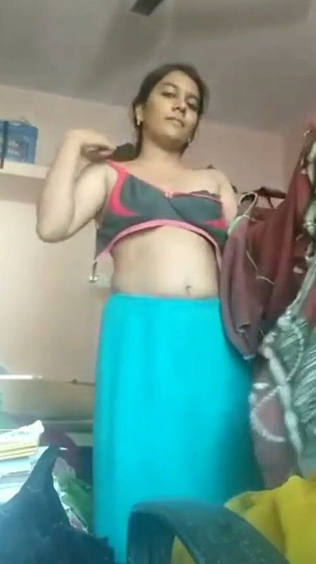 Bhabhi saree undress  wear