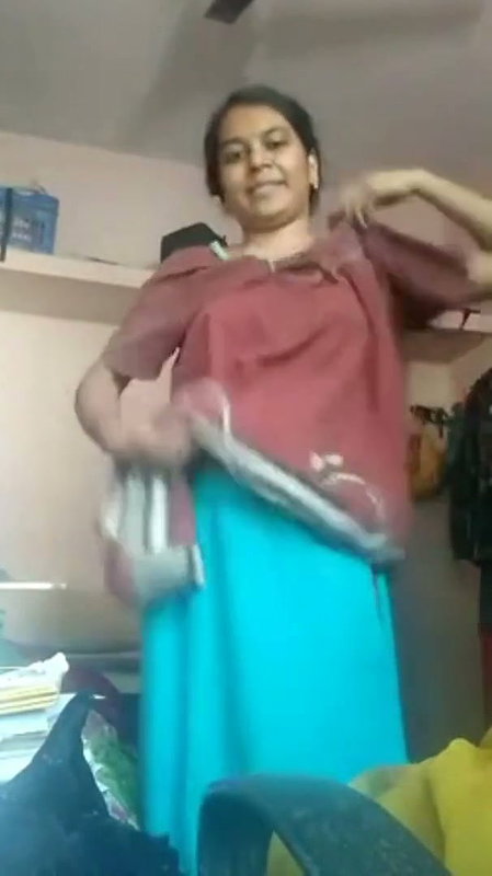 Bhabhi saree undress  wear