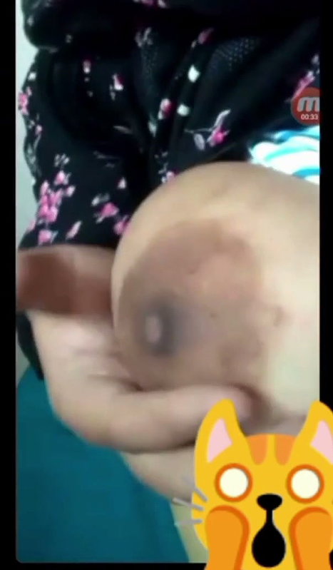Hijabi Tanker Girl Showing On Video Call