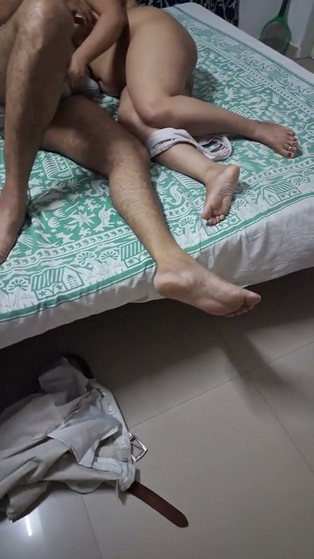 New update bhabhi pressing husband friend dick