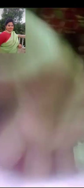 Bhabhi showing pussy in bathroom