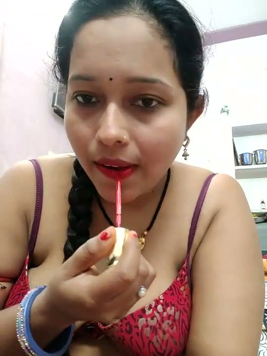 Sexy hot aunty talking  showing her nude body
