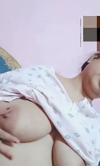 Big Boobs Bhabhi Showing On Video Call