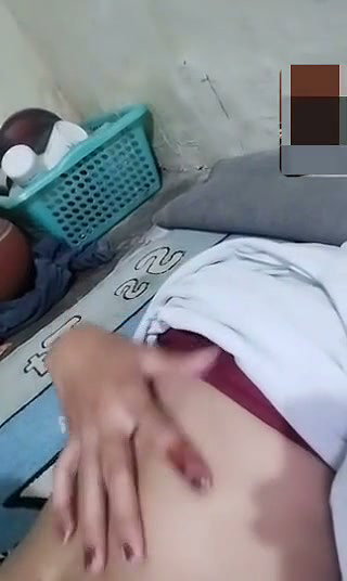 Girl show her boobs in vc