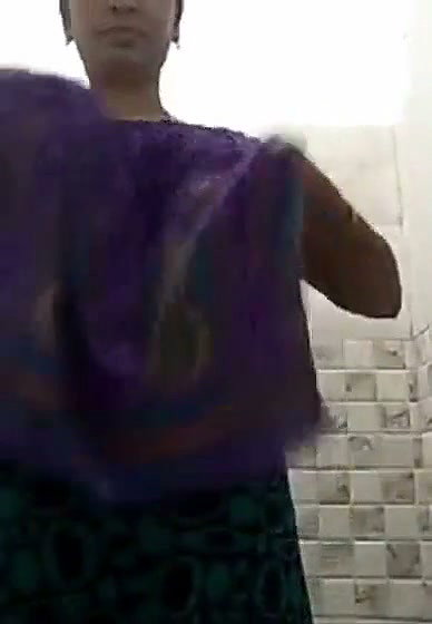 Aunty showing boobs on vc