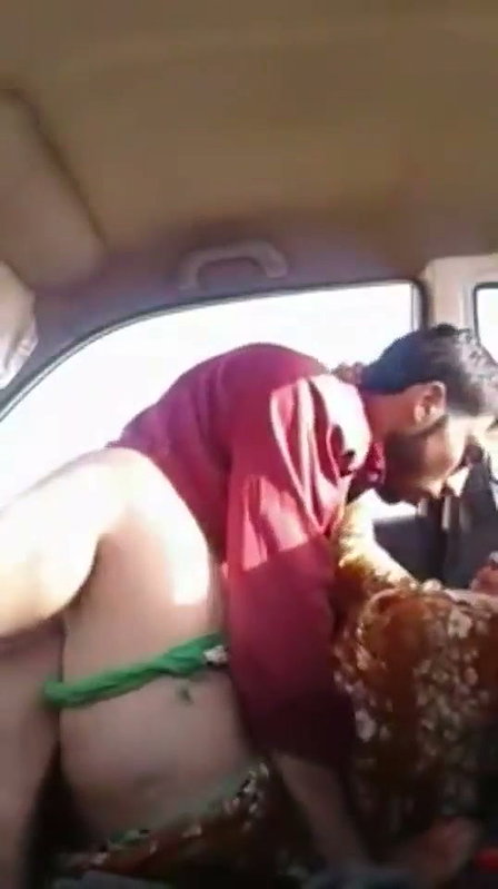 Pakistani girl Giving Blowjob Fucking With Lover Inside Car