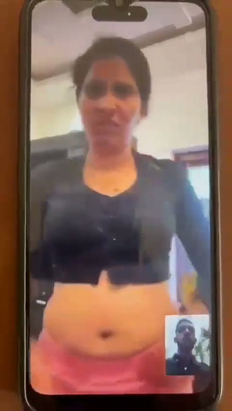 Boyfriend seeing her gf nude
