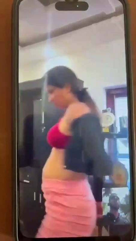 Boyfriend seeing her gf nude
