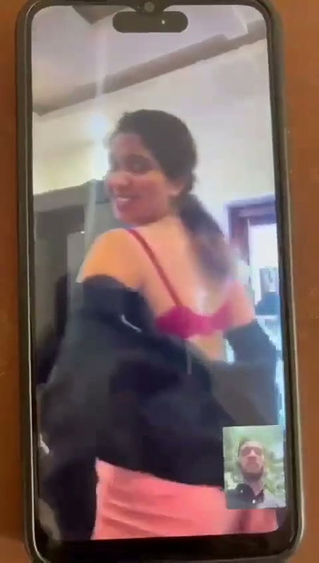 Boyfriend seeing her gf nude