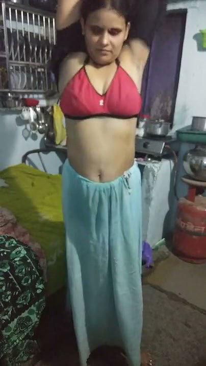 Aunty undress her saree for lover