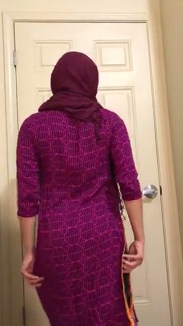 Indian Hijabi Girl Showing boobs  ass