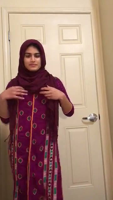 Indian Hijabi Girl Showing boobs  ass