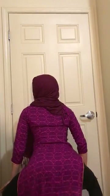 Indian Hijabi Girl Showing boobs  ass