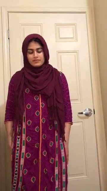 Indian Hijabi Girl Showing boobs  ass