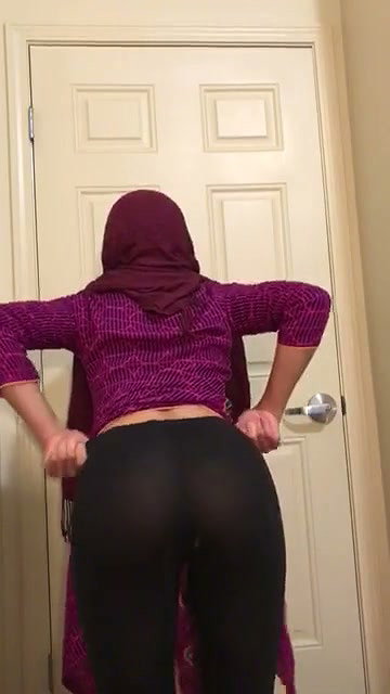 Indian Hijabi Girl Showing boobs  ass